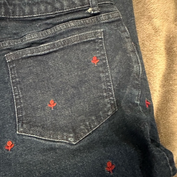 Boden Cavendish Girlfriend Jeans with Red Embroidered Flowers 🌺 Sz: 8P - Picture 8 of 11